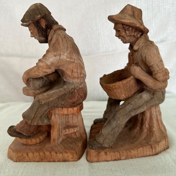 Set of 2 Vintage hand carved wood figurines, made in France - Picture 2 of 5